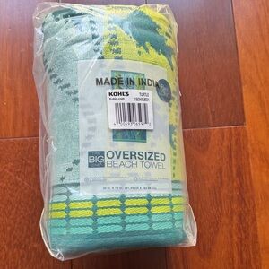 Kohl's Green and Yellow Oversized Beach Towel